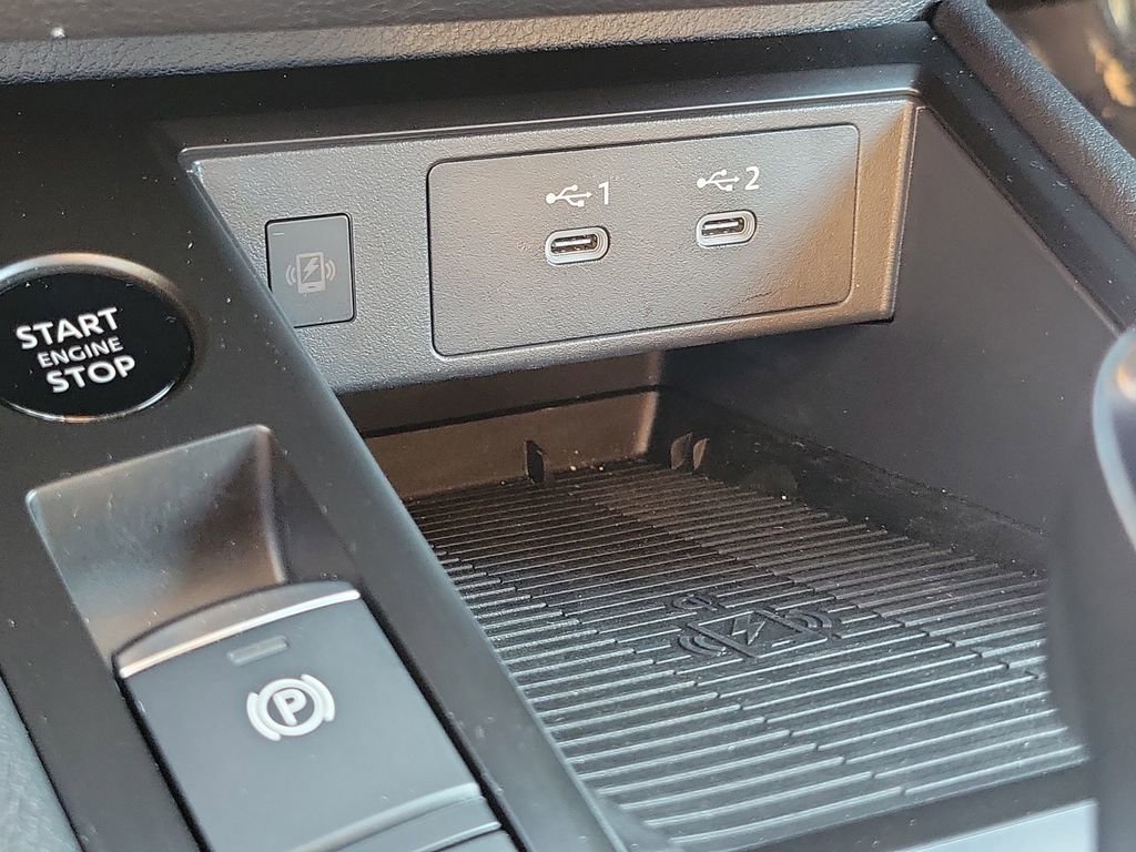 Used 2025 Nissan Kicks SV image 11