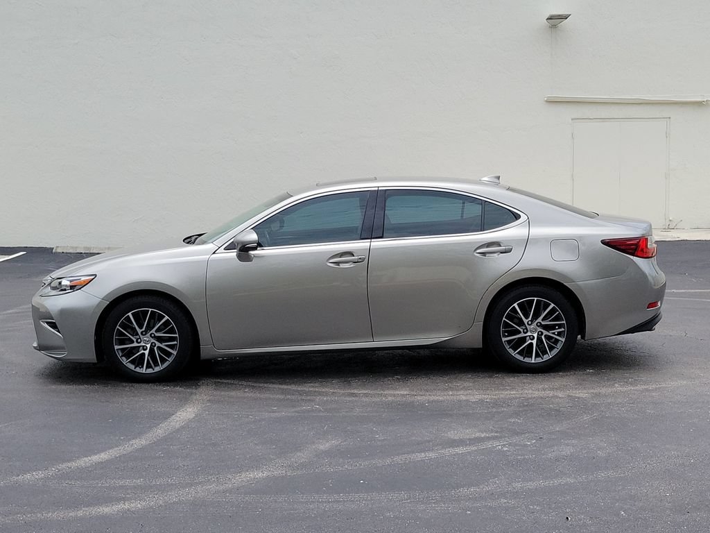 Used 2017 Lexus ES 350 w/ Navigation System Package FWD image 9