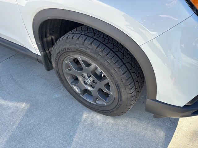 Used 2025 Honda Pilot TrailSport image 11