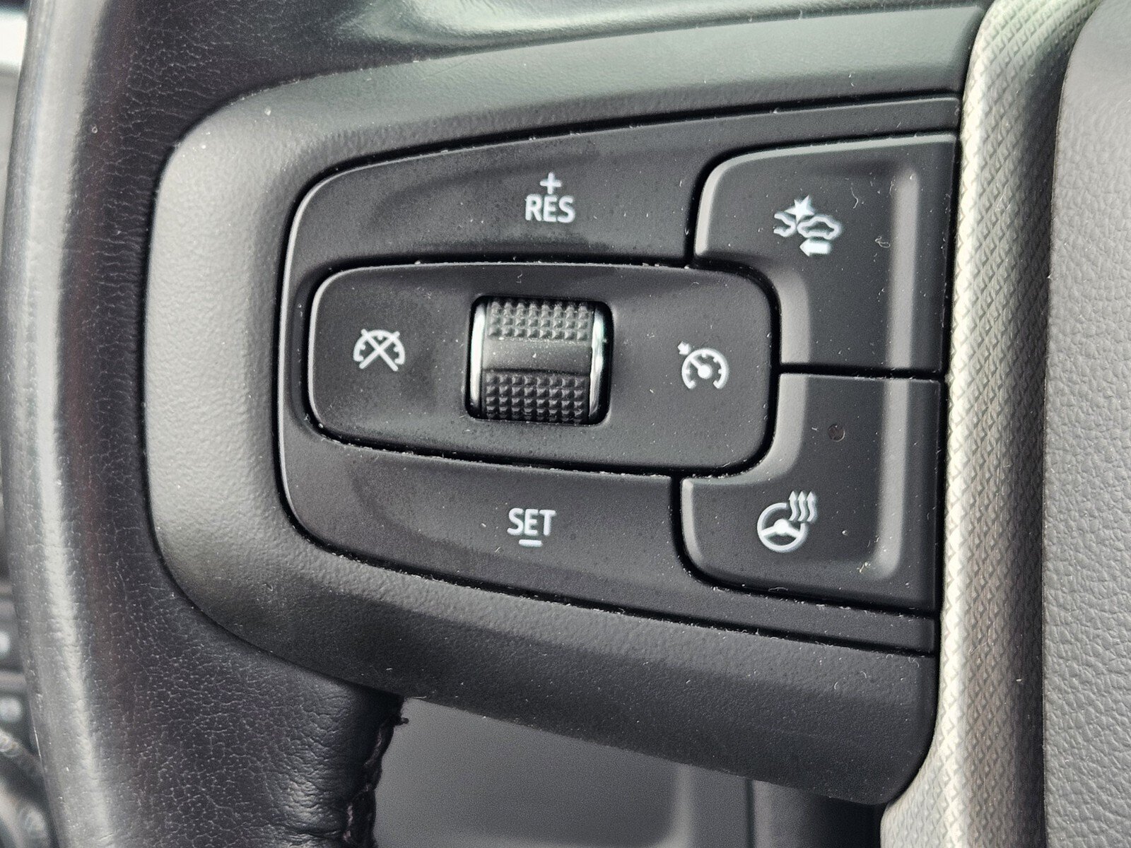 Used 2022 GMC Yukon XL Denali AWD/4WD image 28