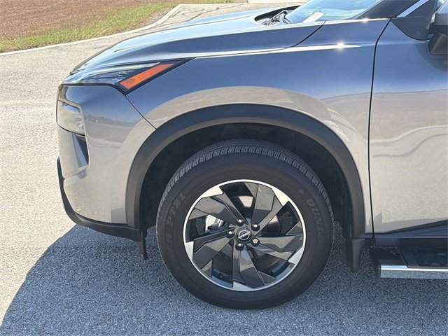 Used 2024 Nissan Rogue SV image 32