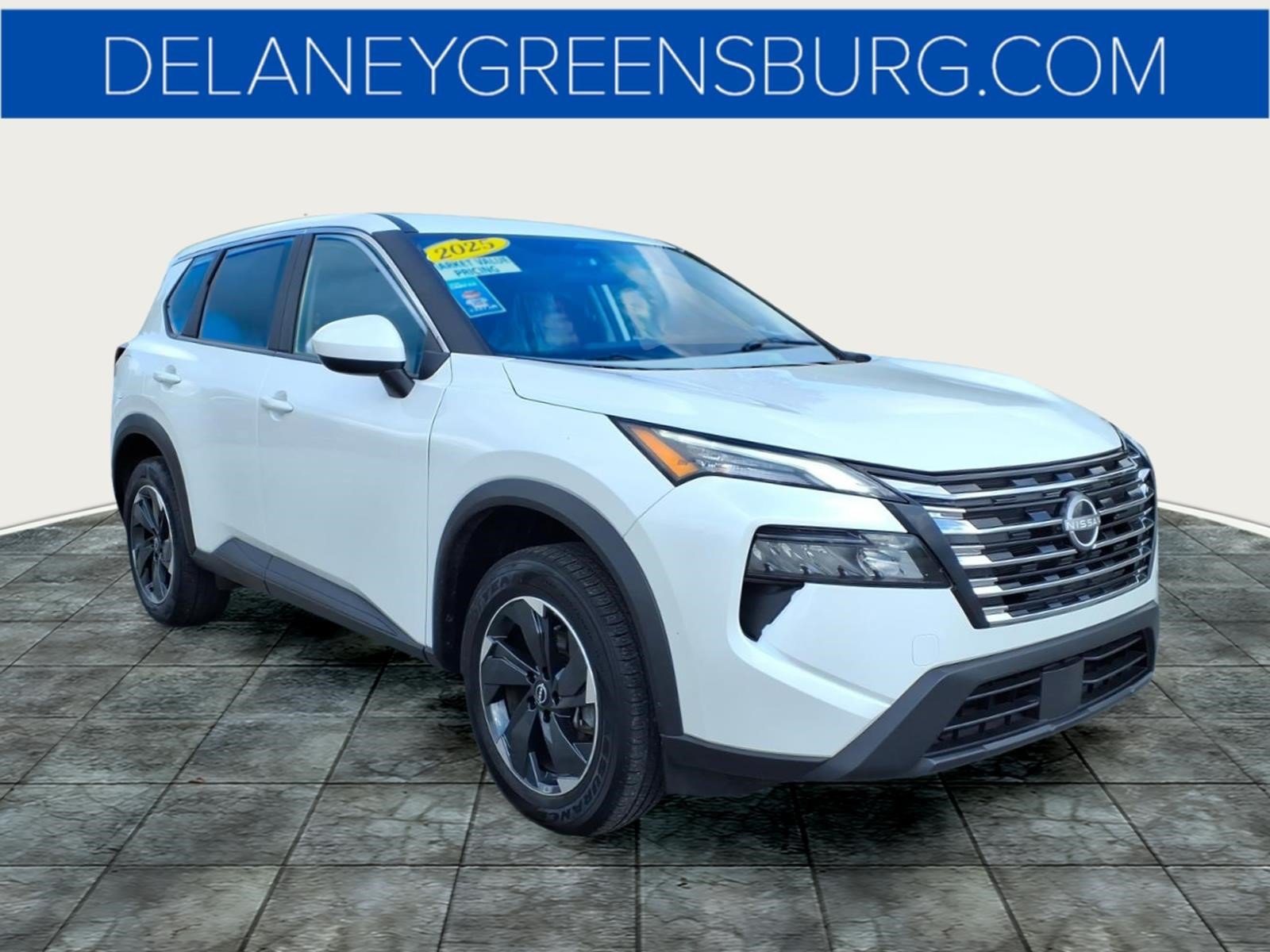 Used 2025 Nissan Rogue SV AWD/4WD image 1