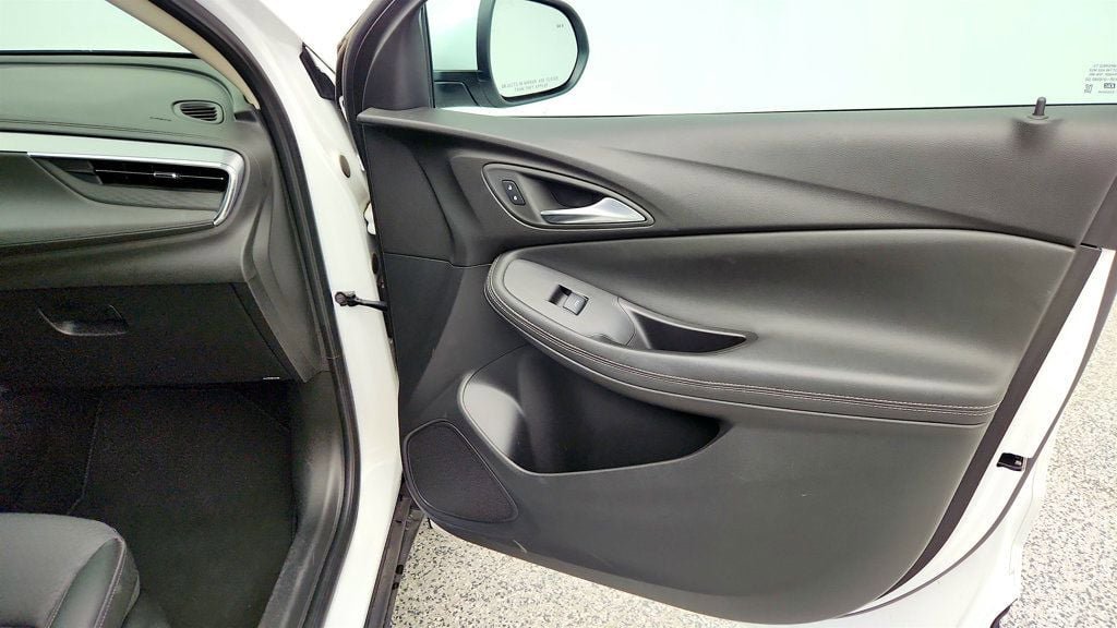 Used 2025 Buick Encore GX Preferred image 24