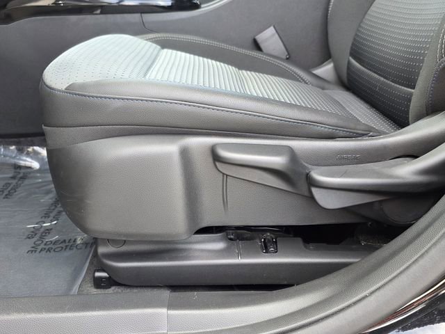 Used 2025 Chevrolet Trax LT FWD image 14