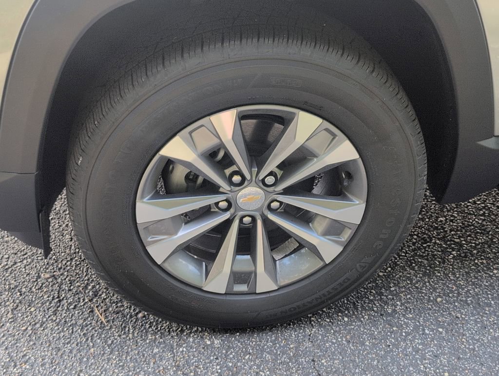 New 2026 Chevrolet Equinox LT w/ Convenience Package II FWD image 11