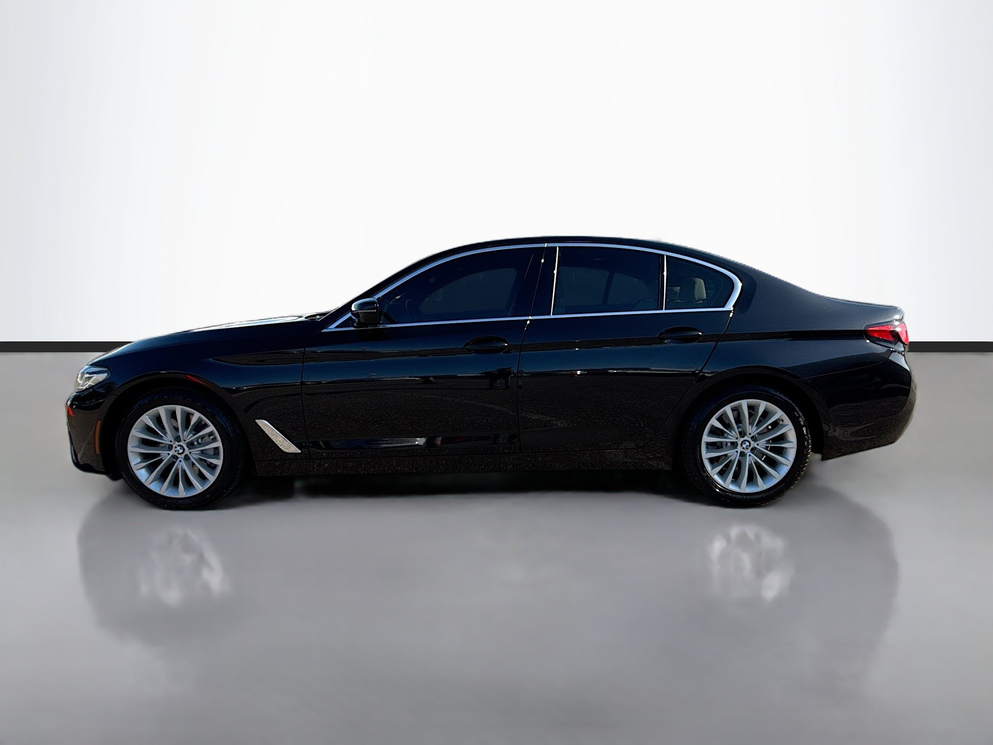 Used 2023 BMW 530i w/ Premium Package RWD image 6