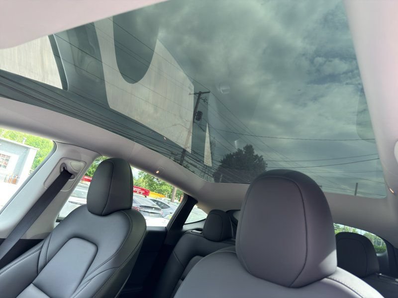 Used 2024 Tesla Model Y Long Range AWD/4WD image 19