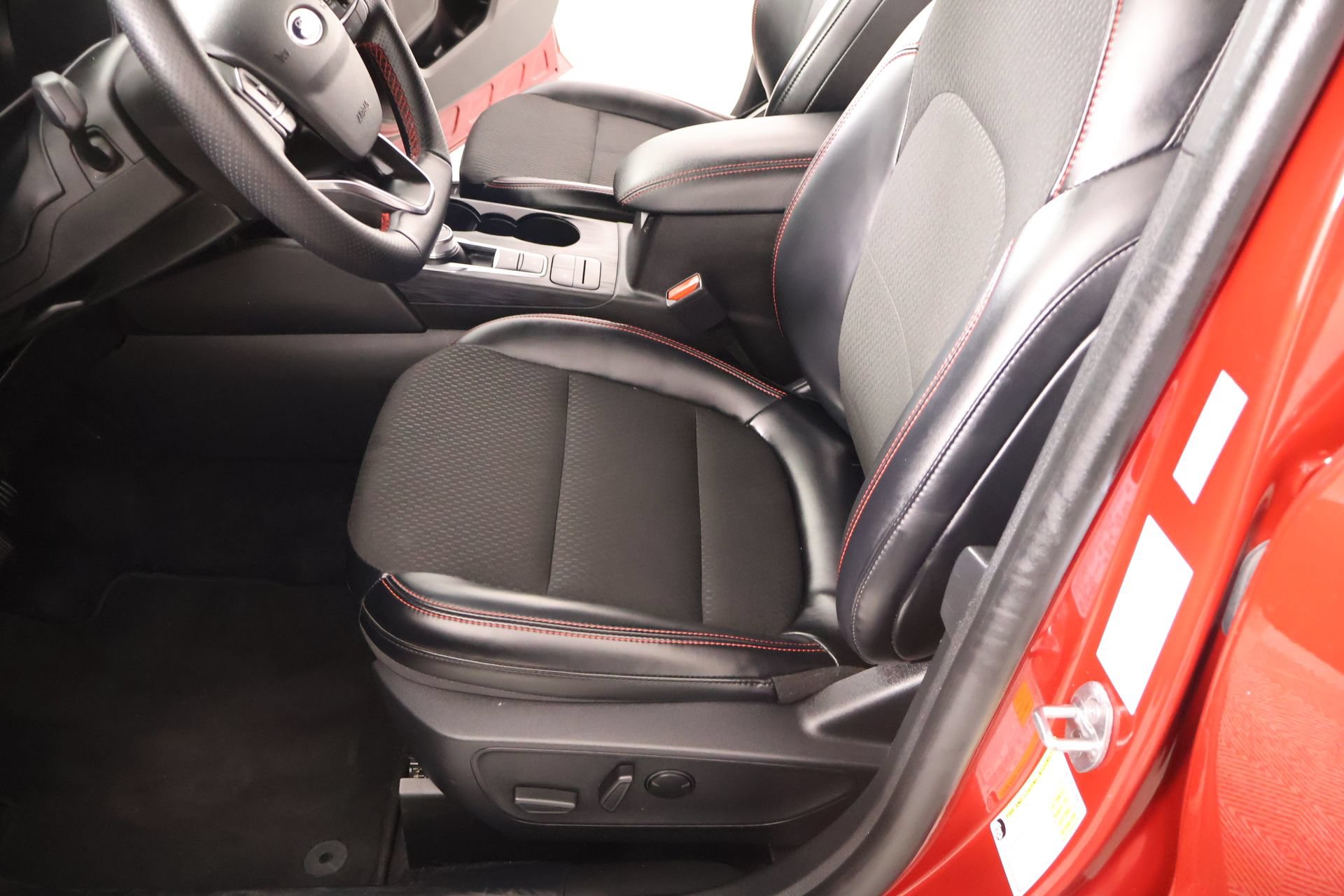 Used 2025 Ford Escape ST-Line AWD/4WD image 10