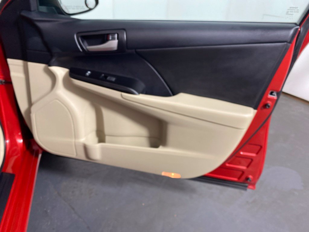 Used 2013 Toyota Camry LE FWD image 29