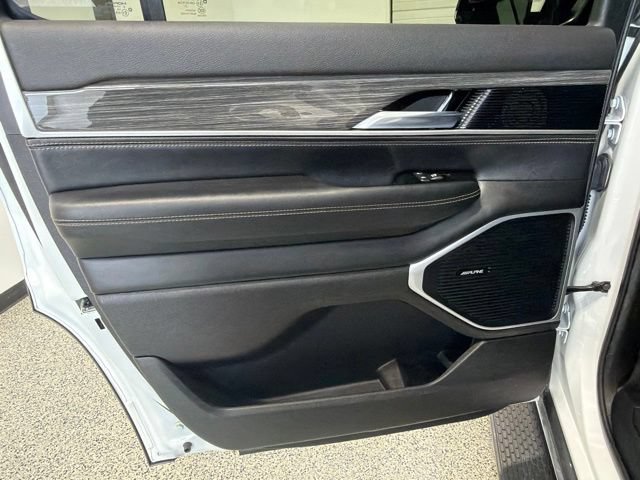 Used 2022 Jeep Wagoneer Series III AWD/4WD image 25