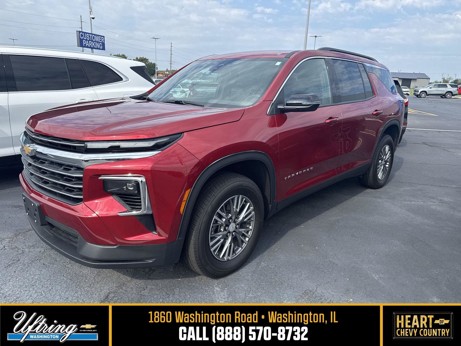 Used 2026 Chevrolet Traverse LT FWD image 1
