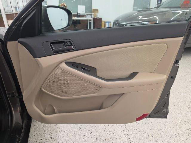Used 2011 Kia Optima LX FWD image 27