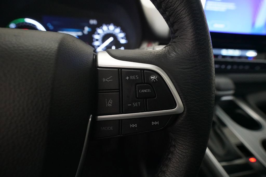 Used 2025 Toyota Sienna XLE FWD image 20