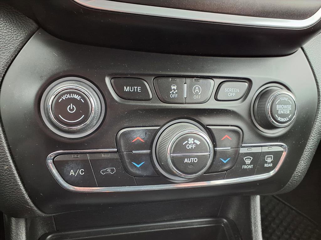 Used 2019 Jeep Cherokee Trailhawk w/ Comfort/Convenience Group image 9