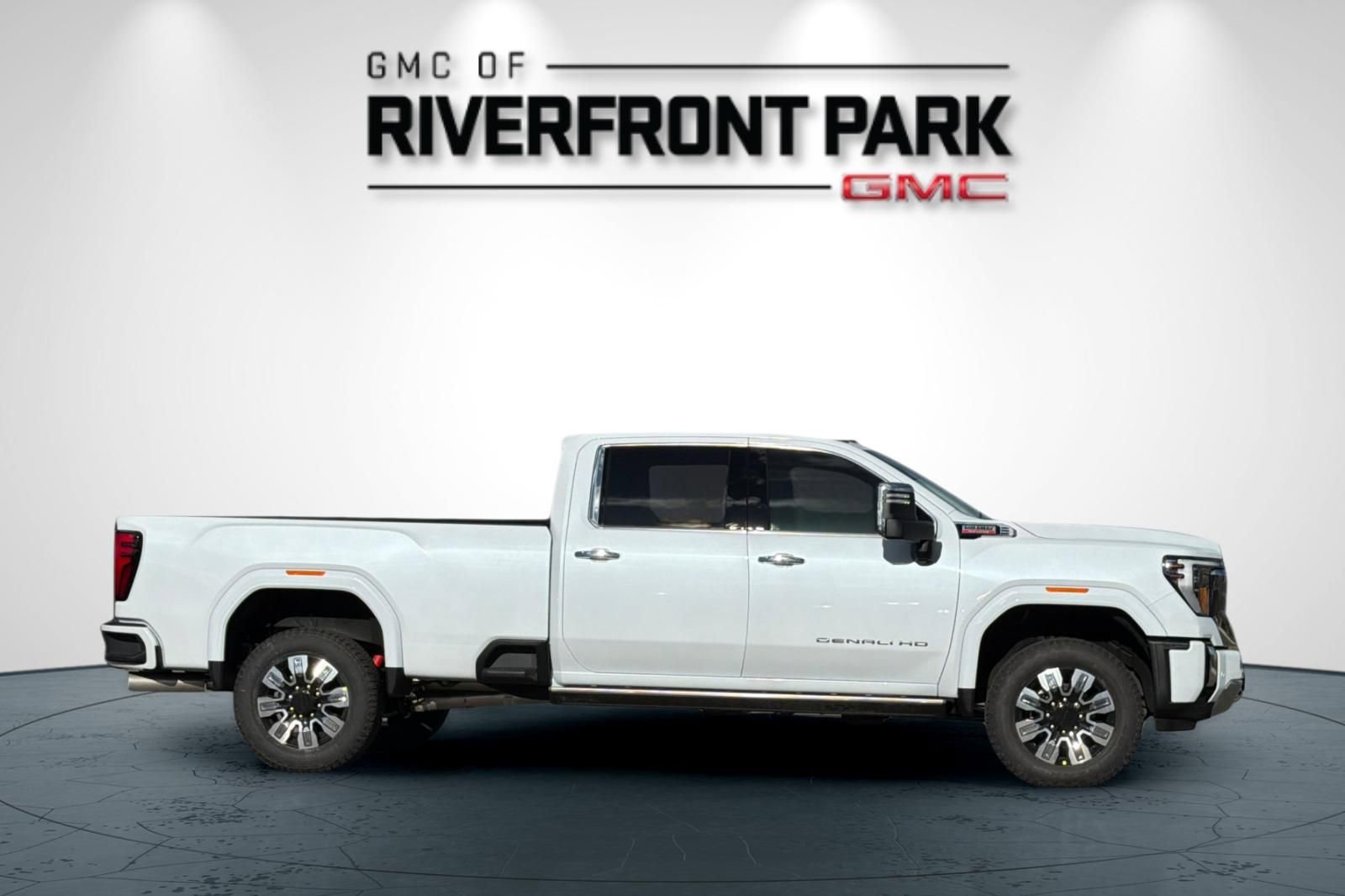 New 2026 GMC Sierra 3500 Denali w/ Denali Reserve Package AWD/4WD image 2