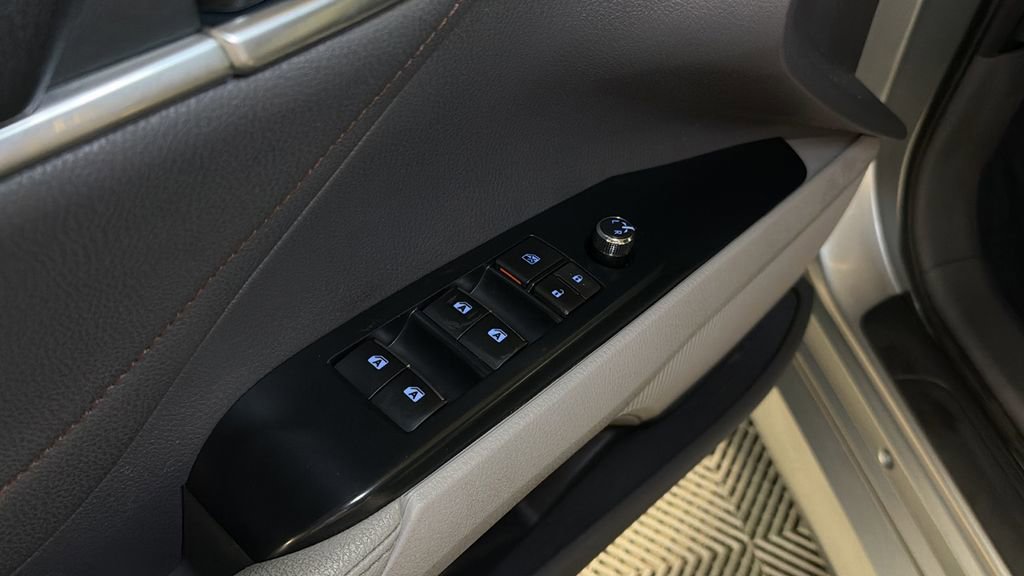 Used 2018 Toyota Camry XLE image 22
