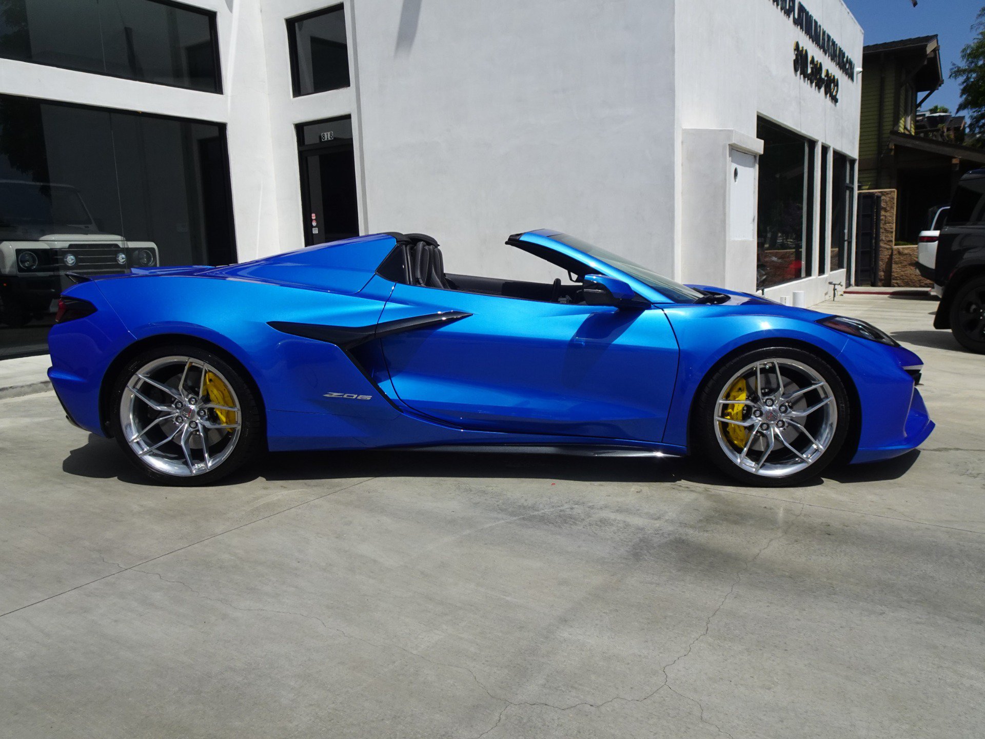 Used 2025 Chevrolet Corvette Z06 w/ Chrome Exterior Badge Package RWD image 9