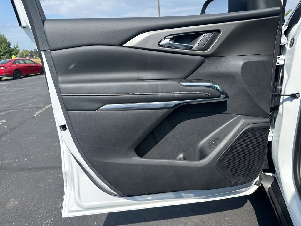 Used 2025 Chevrolet Traverse LT w/ Midnight/Sport Edition image 20