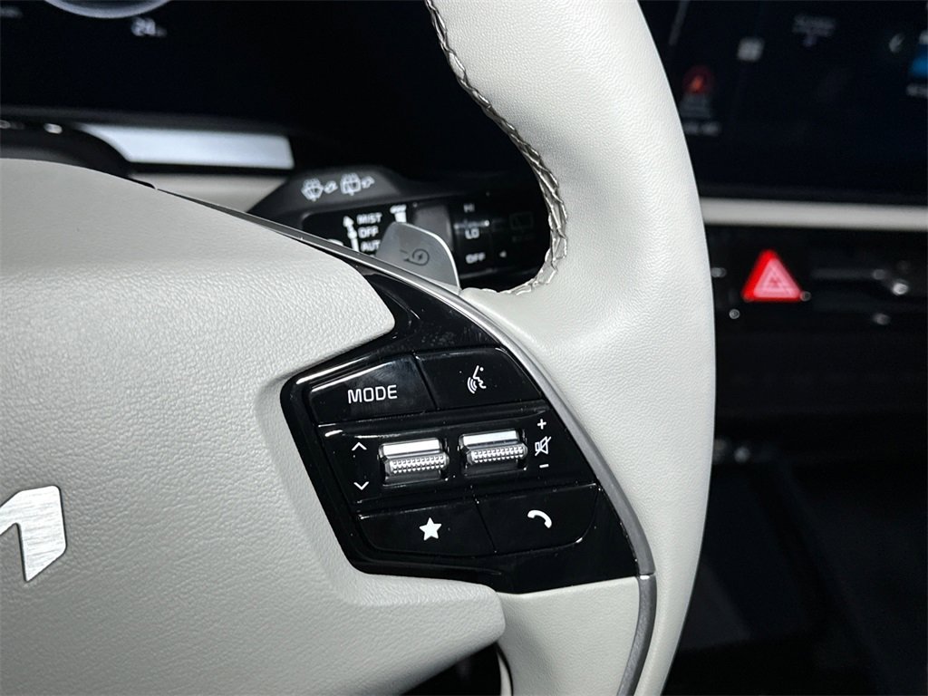 New 2025 Kia Niro Wave w/ Wave Preserve Package image 24