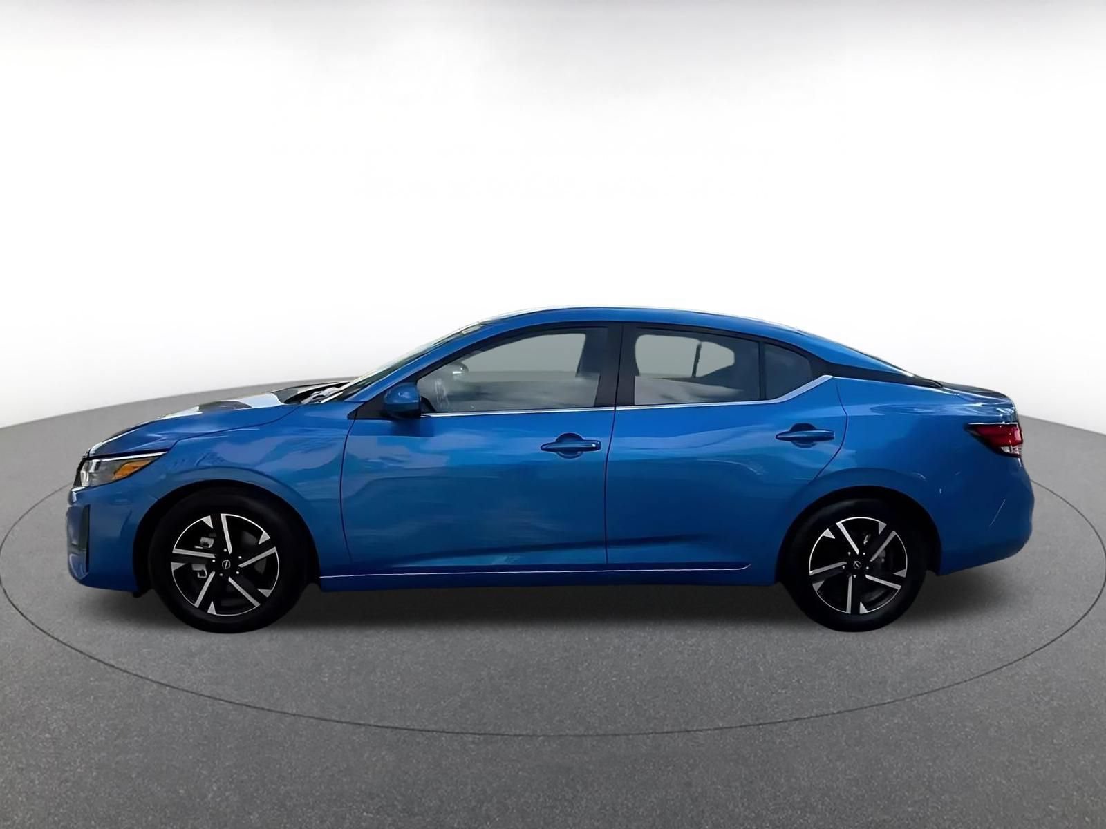 Used 2025 Nissan Sentra SV FWD image 9