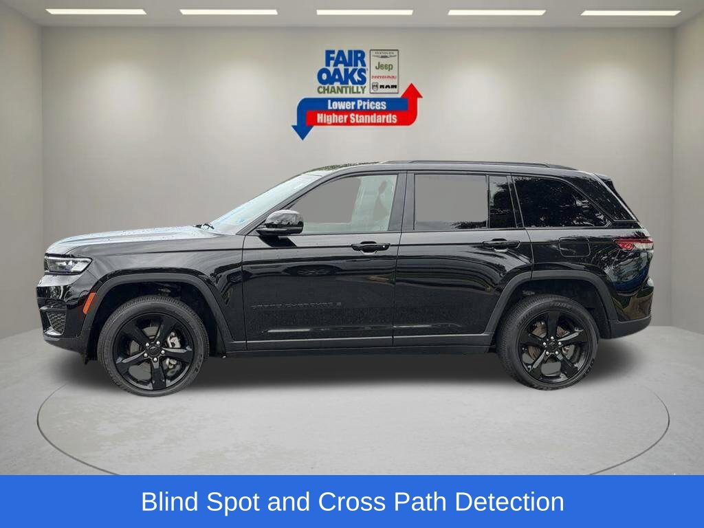 Certified 2025 Jeep Grand Cherokee Altitude AWD/4WD image 12