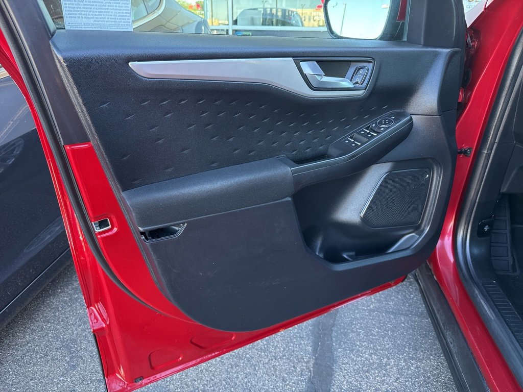 Used 2020 Ford Escape SE image 28