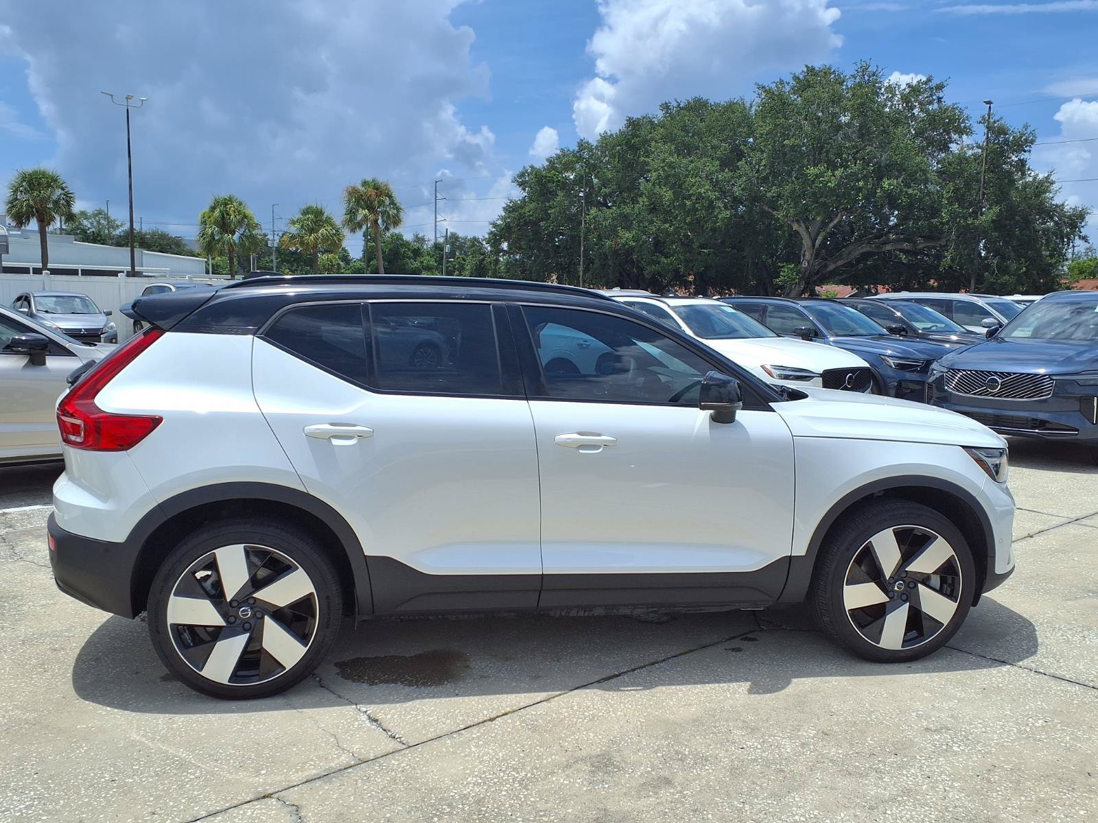 Certified 2023 Volvo XC40 Recharge Ultimate w/ Protection Package Premier AWD/4WD image 8