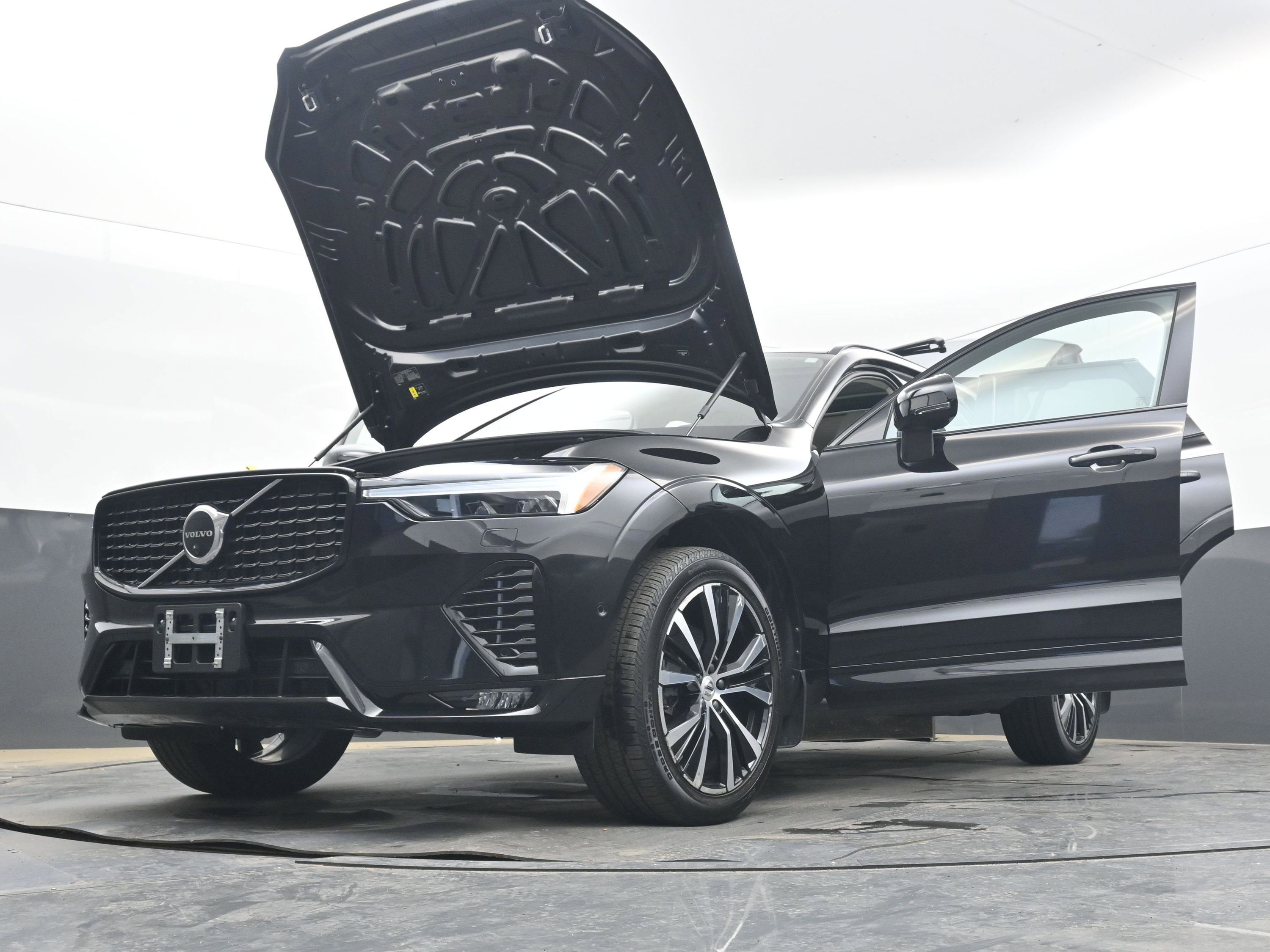 Used 2023 Volvo XC60 B5 Plus w/ Climate Package image 39