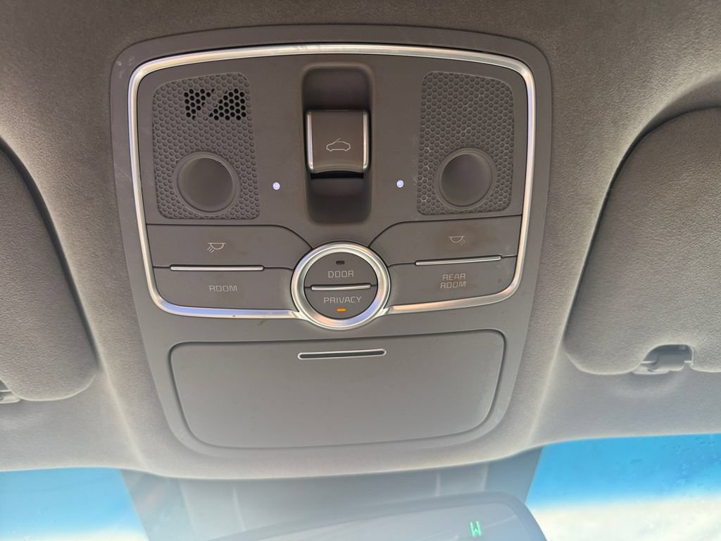Used 2015 Kia K900 Luxury RWD image 26