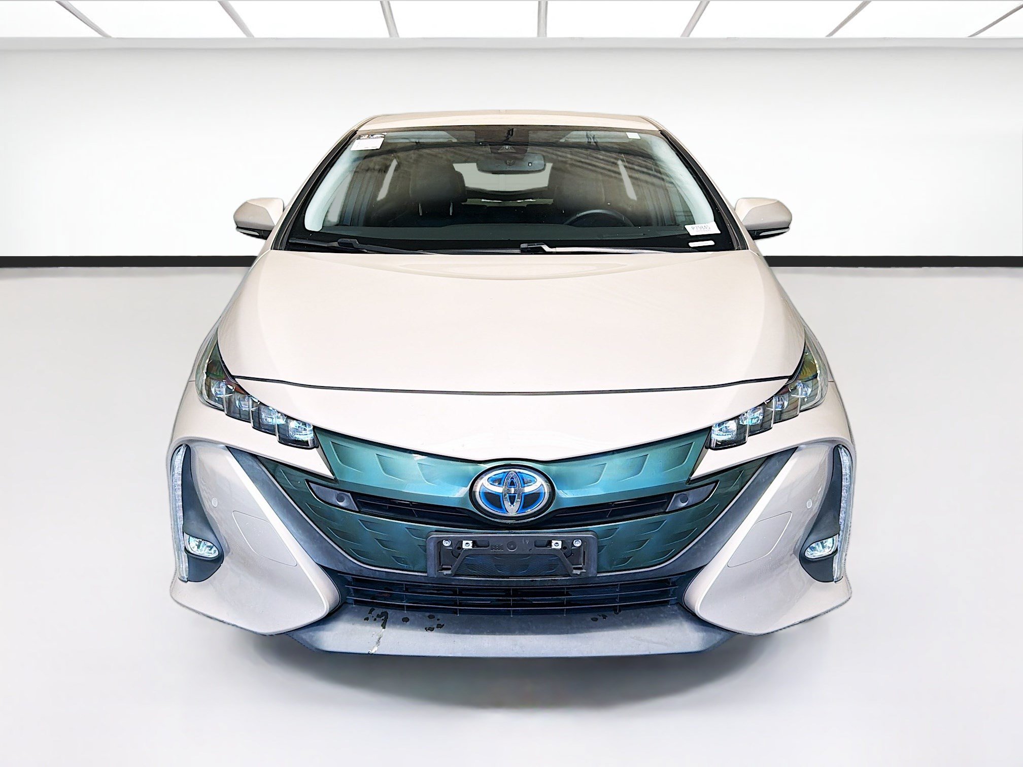 Used 2017 Toyota Prius Prime Advanced w/ Carpet Mat Package FWD image 2