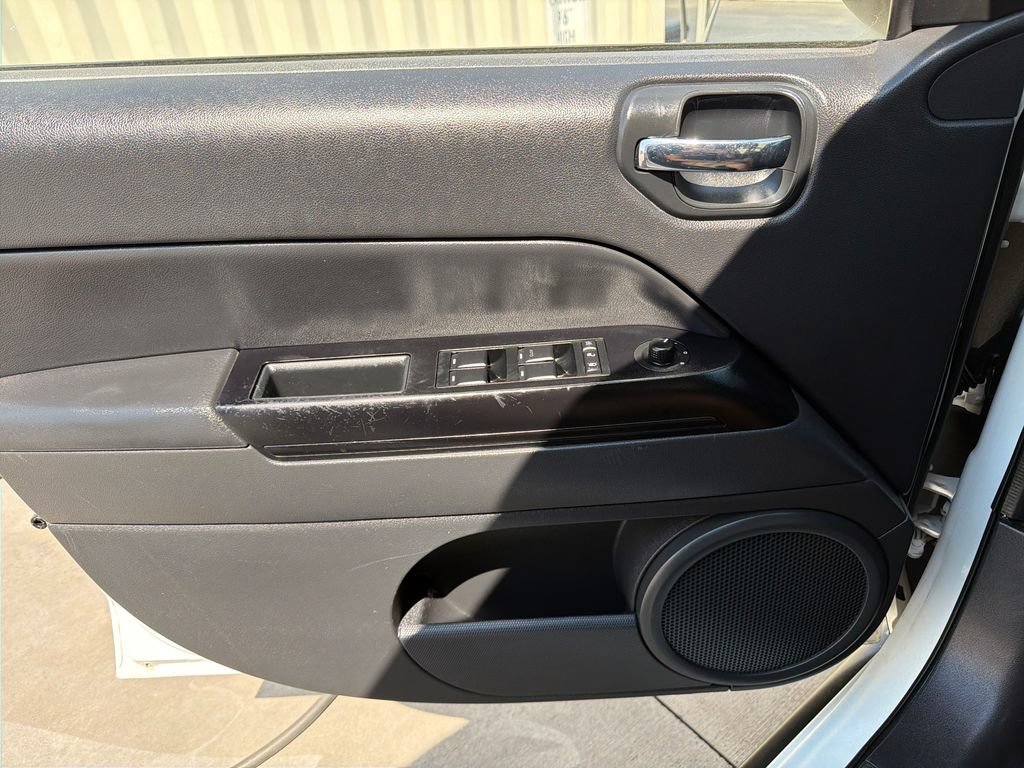 Used 2014 Jeep Compass Sport FWD image 9