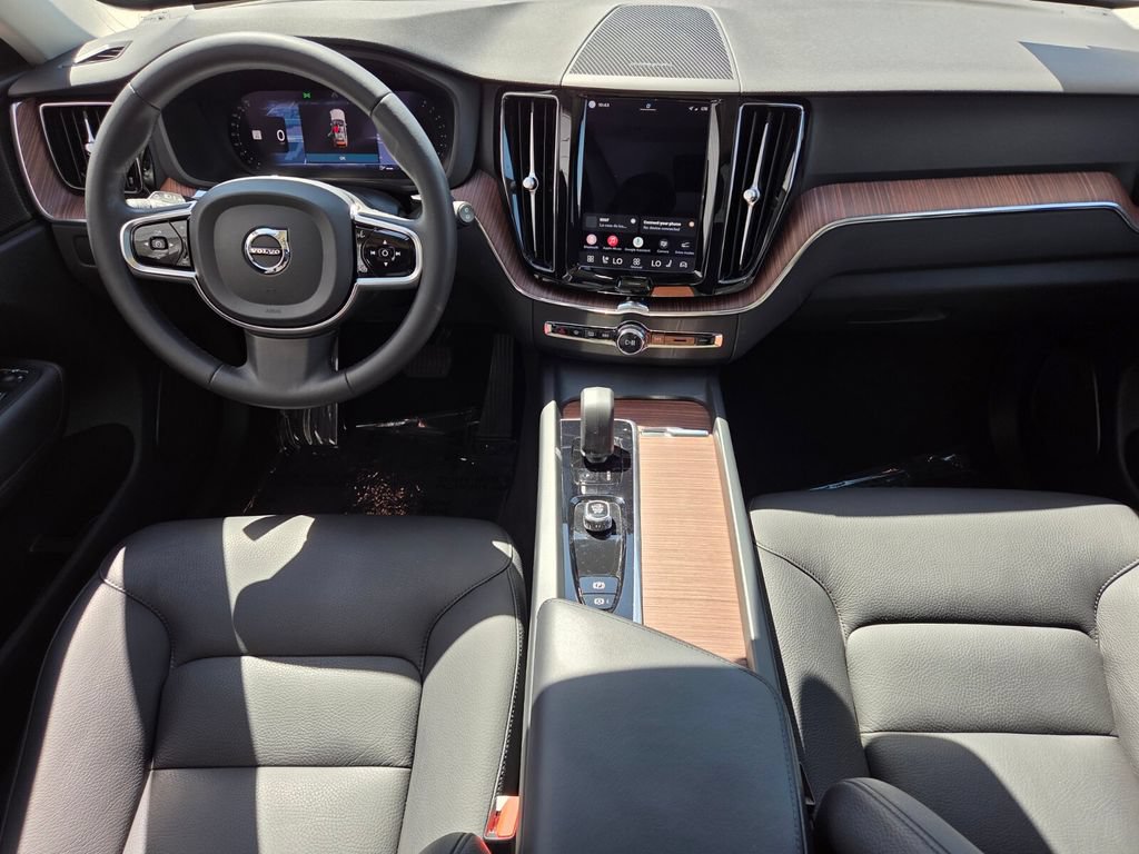 Used 2023 Volvo XC60 B5 Plus AWD/4WD image 18
