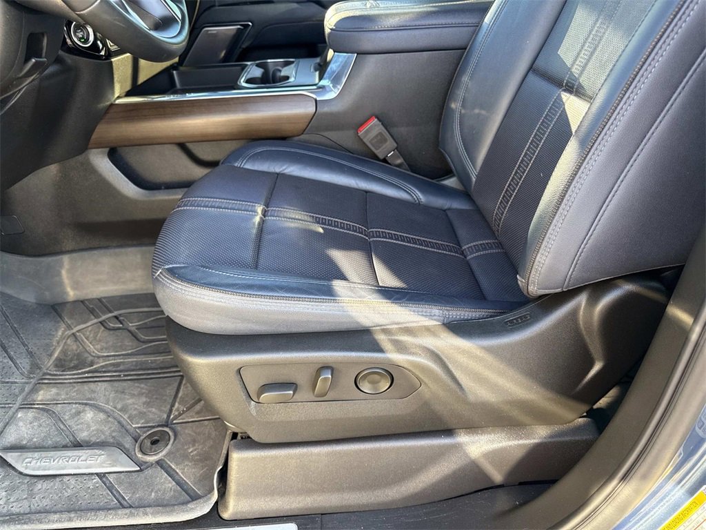 Used 2024 Chevrolet Silverado 2500 High Country w/ Technology Package image 9