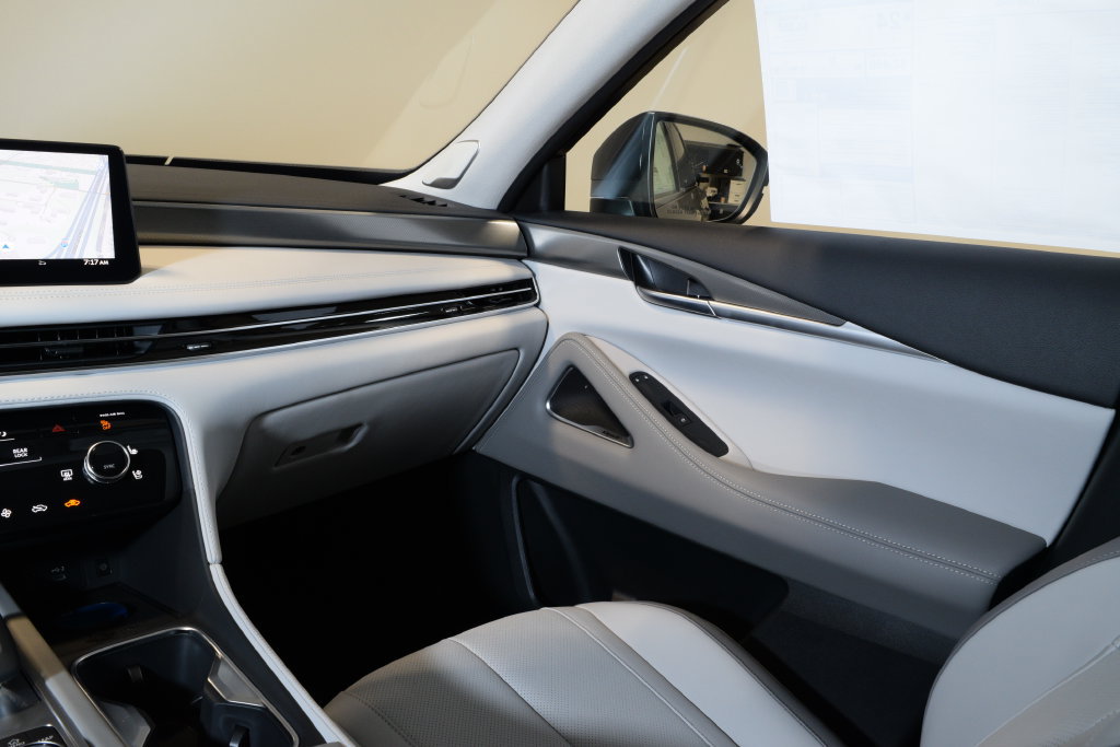 New 2027 INFINITI QX60 Luxe w/ Family Package AWD/4WD image 15