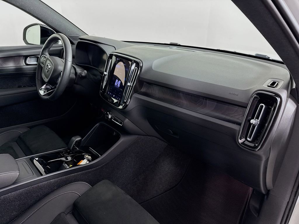 Used 2023 Volvo XC40 Recharge Plus AWD/4WD image 28