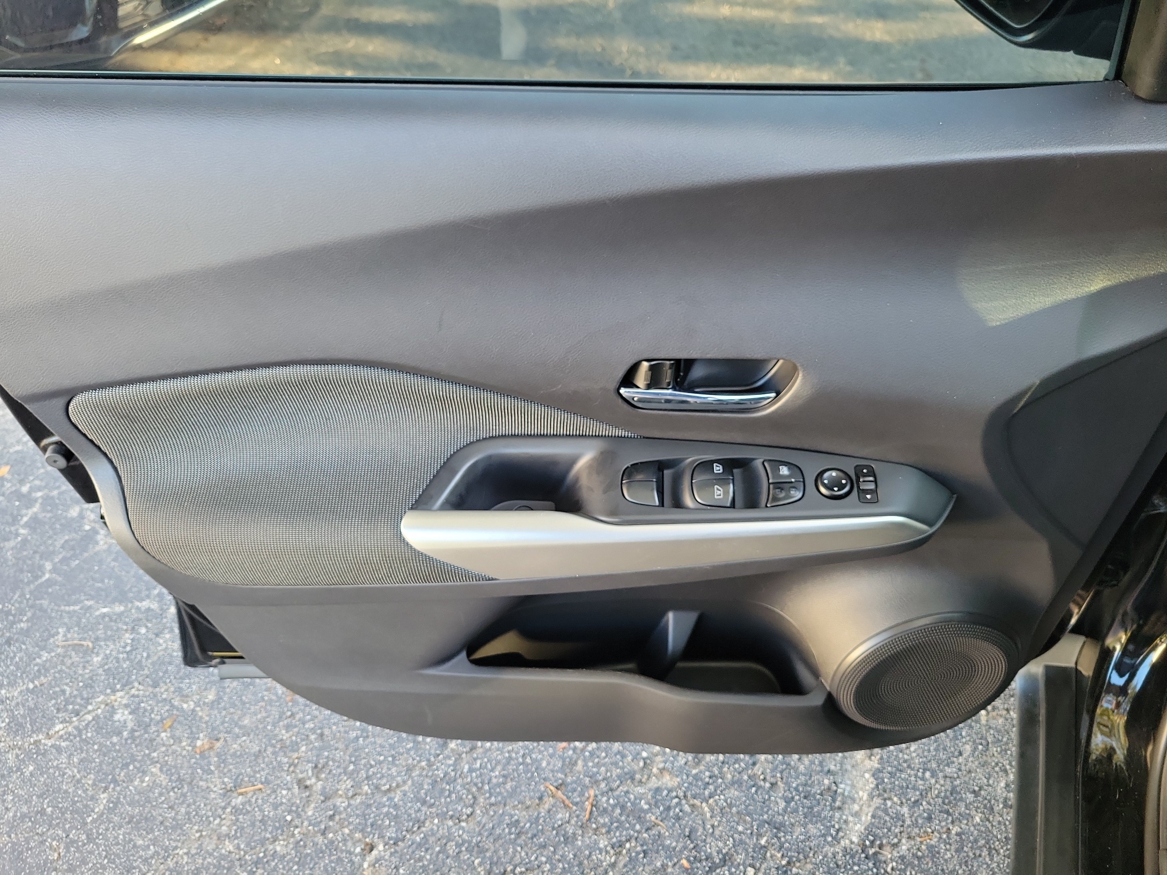 Used 2020 Nissan Kicks SV FWD image 19