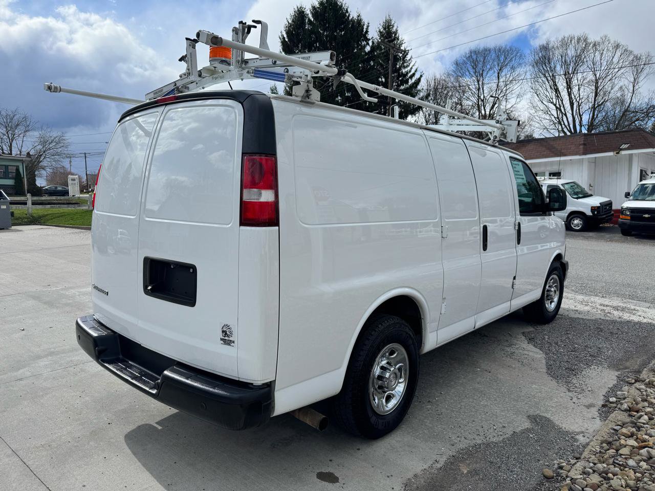Used 2018 Chevrolet Express 2500 RWD image 5