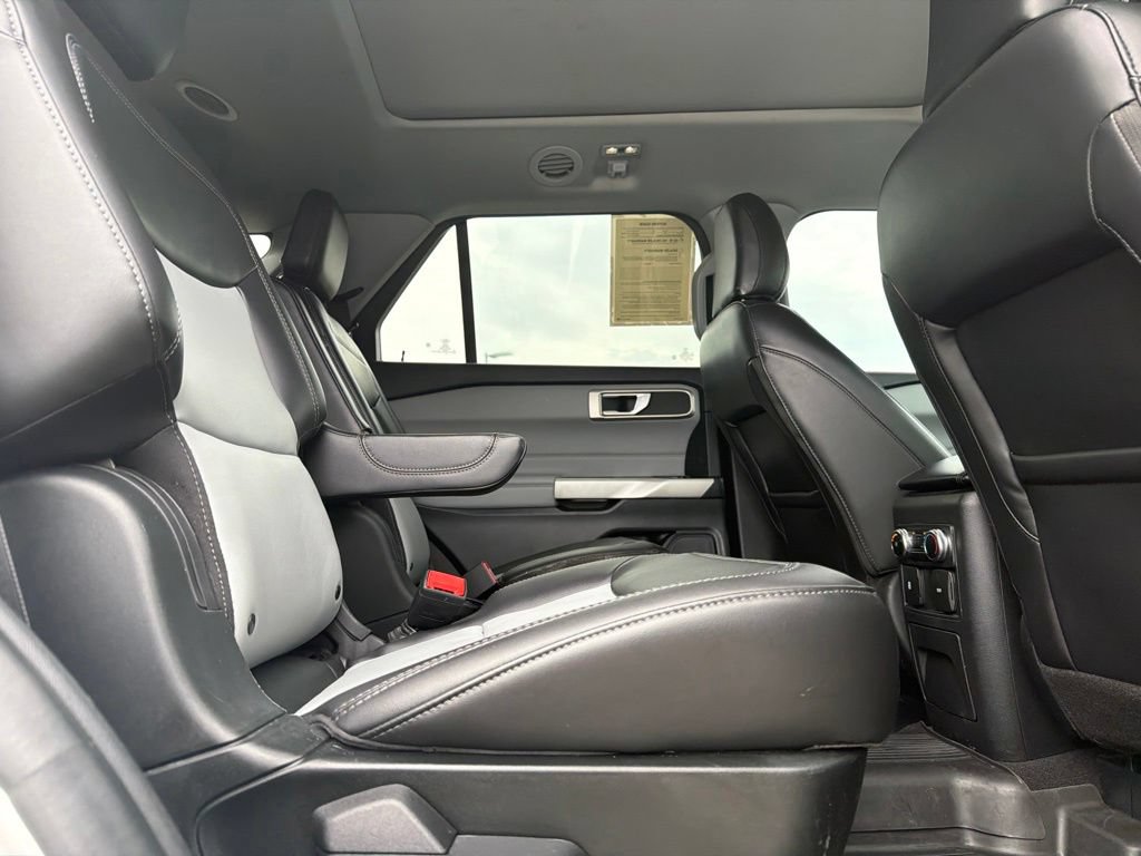 Certified 2023 Ford Explorer XLT w/ Equipment Group 202A RWD image 28