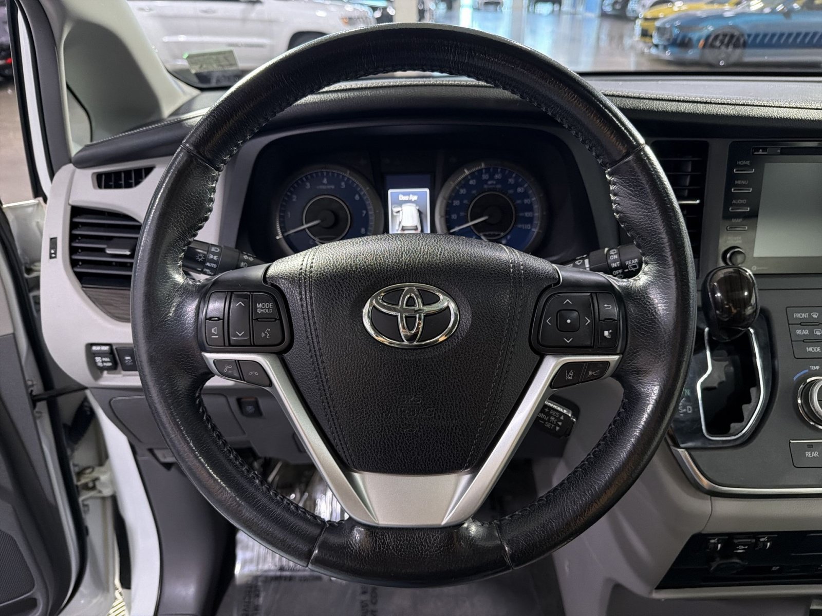 Used 2018 Toyota Sienna XLE Premium FWD image 25