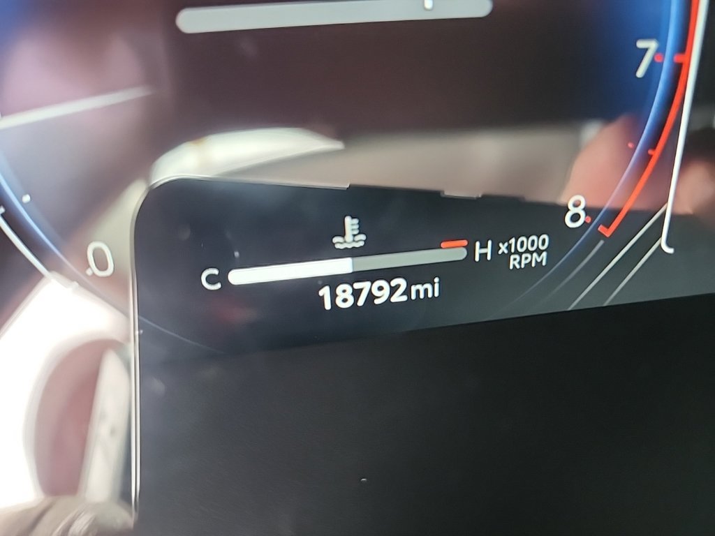 Used 2023 Toyota Highlander Limited FWD image 12