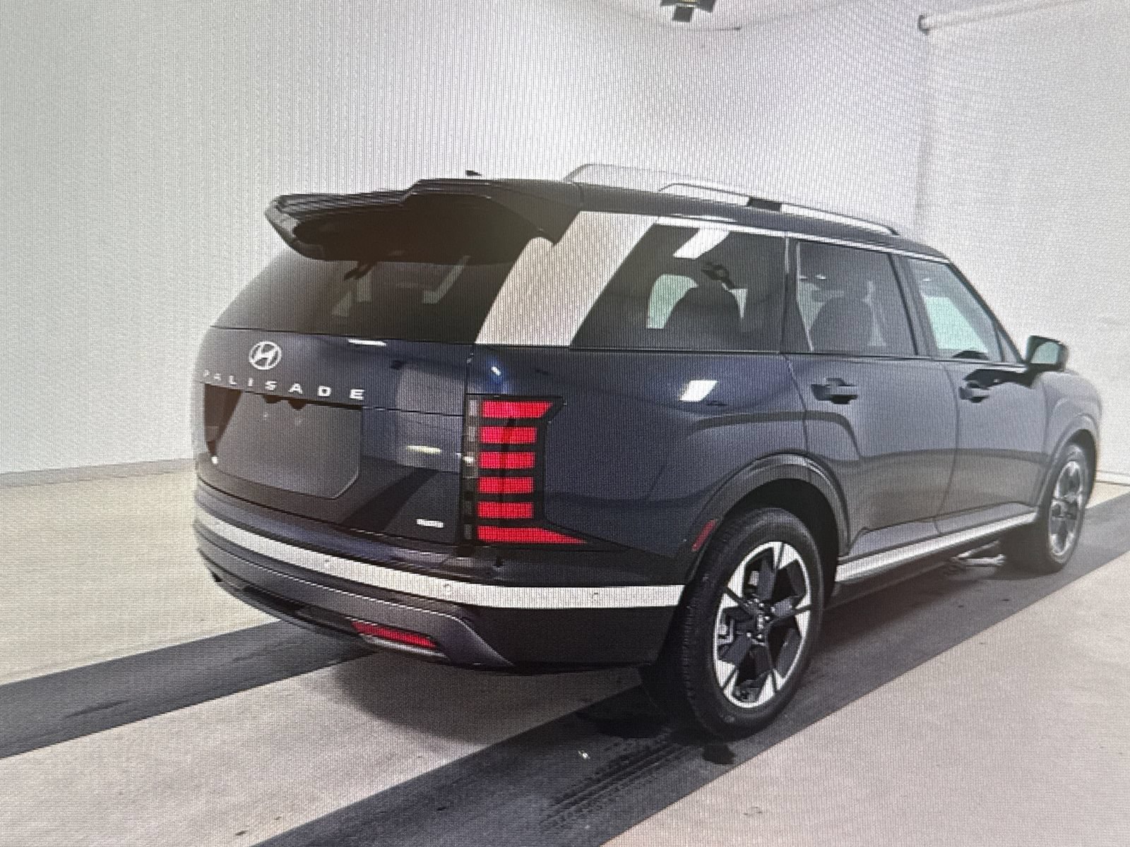 Certified 2026 Hyundai Palisade Limited AWD/4WD image 2