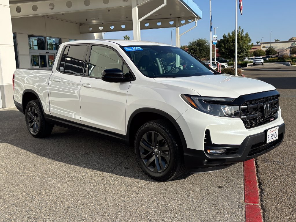 Used 2025 Honda Ridgeline Sport image 3