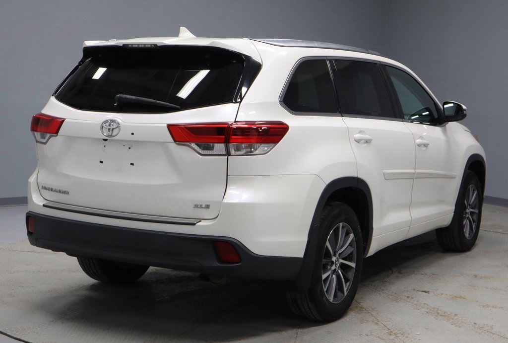 Used 2018 Toyota Highlander XLE image 14