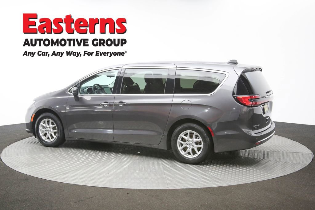 Used 2023 Chrysler Pacifica Touring-L image 61