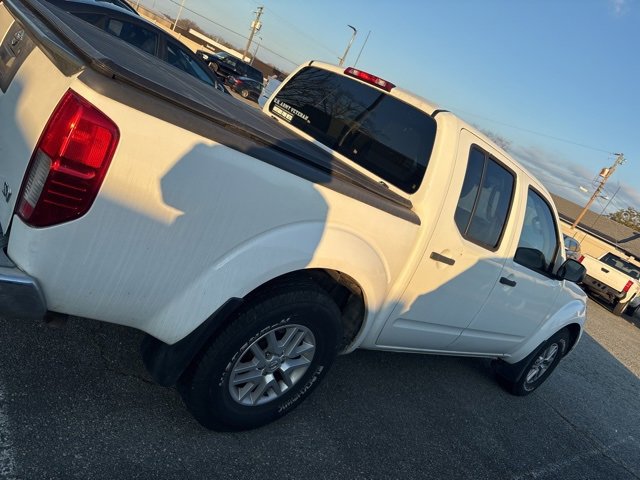 Used 2018 Nissan Frontier SV image 2