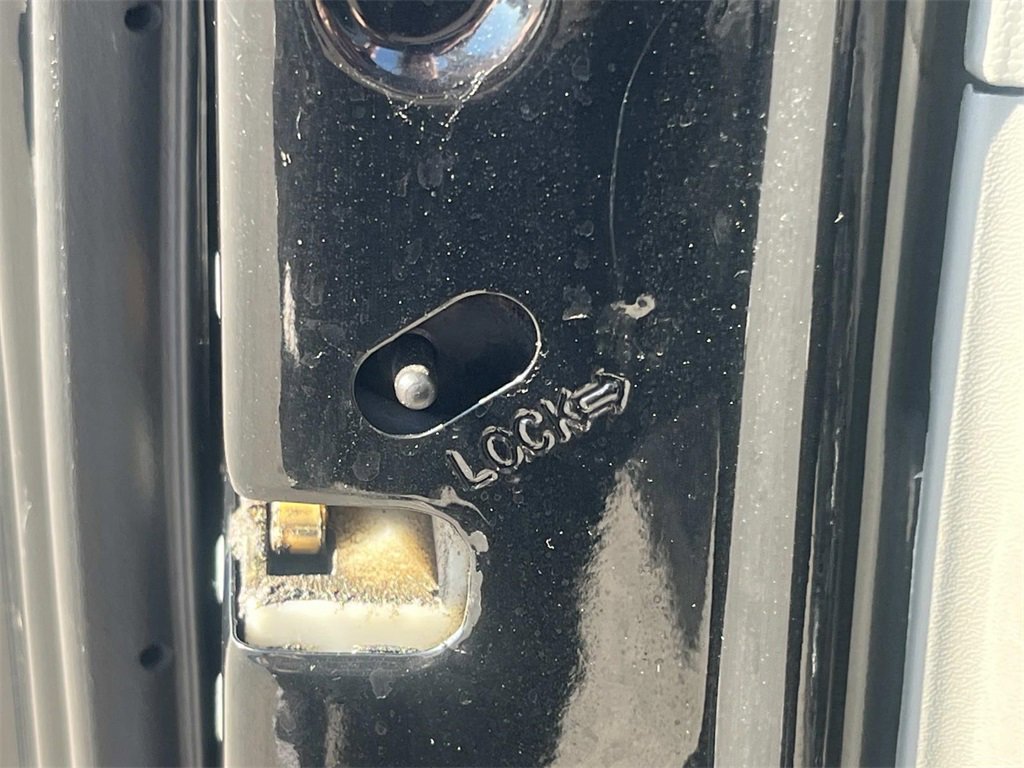 Used 2020 Nissan Frontier SV w/ Midnight Edition Floor Mats image 14