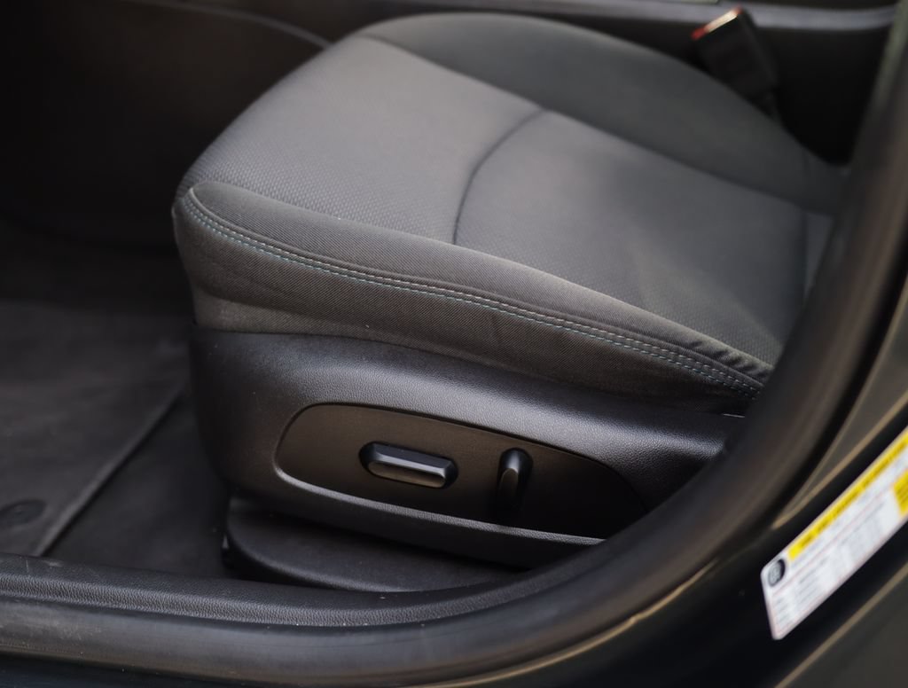Used 2017 Chevrolet Cruze LT w/ Convenience Package FWD image 19