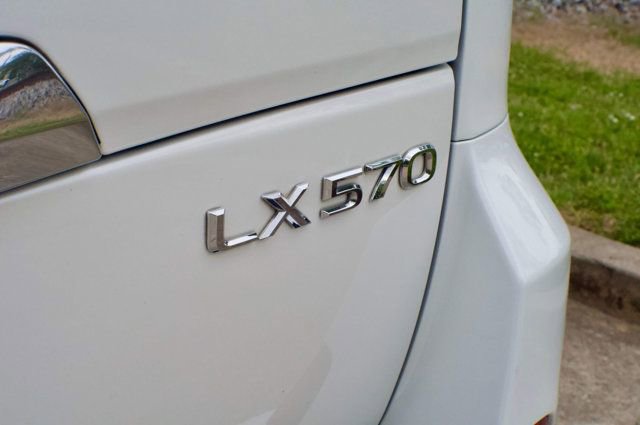 Used 2016 Lexus LX 570 4WD w/ Luxury Package image 11