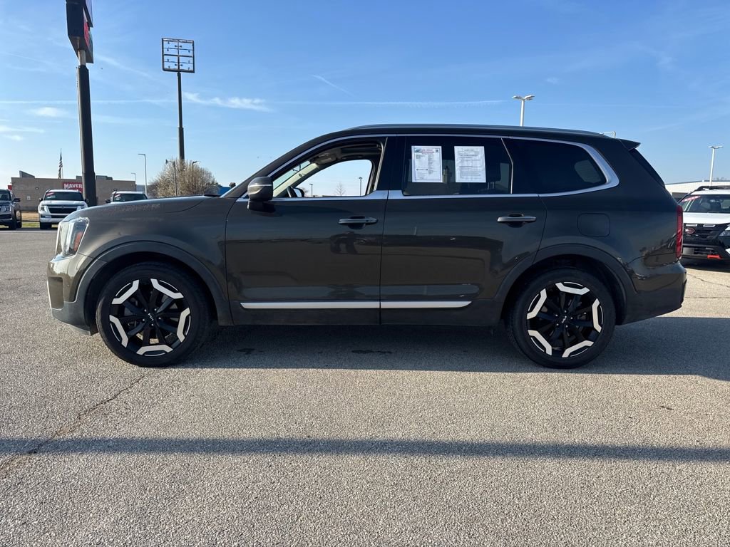Used 2023 Kia Telluride S w/ S Sunroof Package image 3