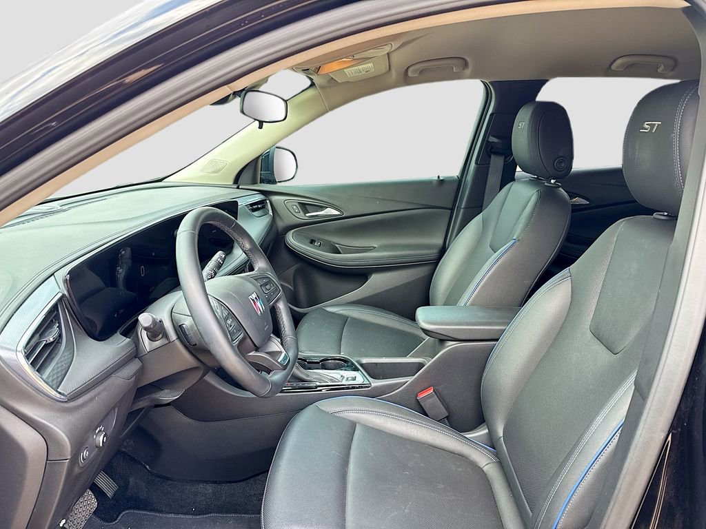 Used 2025 Buick Encore GX Sport Touring image 10